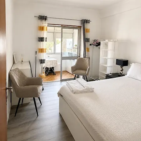 Comfortable & Spacious 3 Bedroom Ap In Miratejo 아파트 *